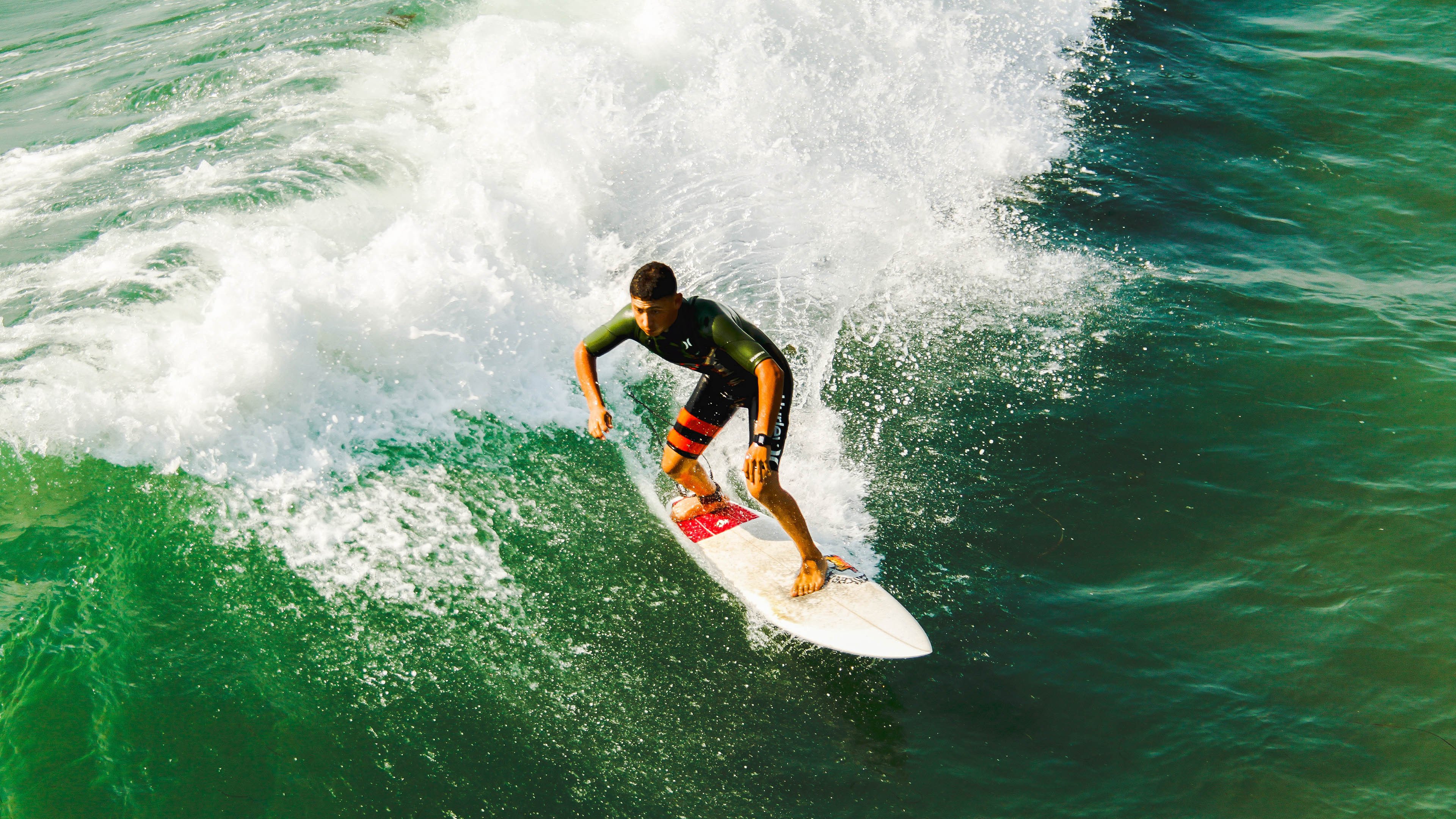 开云官方-“胜利的喜悦”——夺冠车手的激情瞬间全集，胜利冠军歌曲